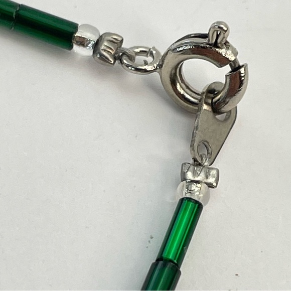 VINTAGE Dainty Jadeite Chip Bracelet - Picture 4 of 8